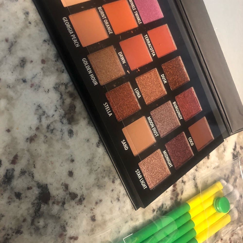 KAB Cosmetics Eyeshadow and Brush set